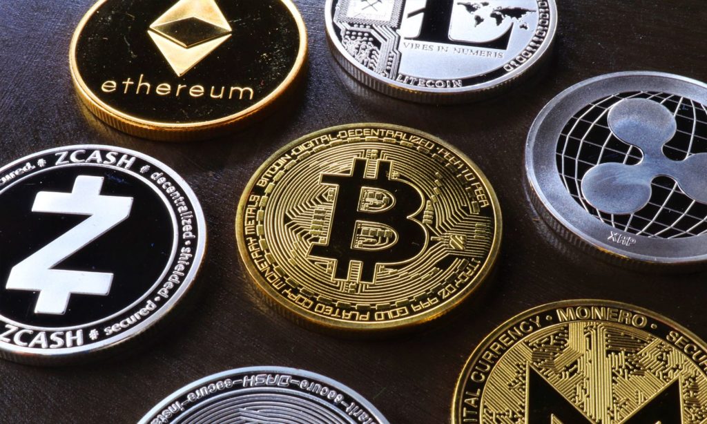 قطعة من العملة الرقمية أغلى من سبائك الذهب